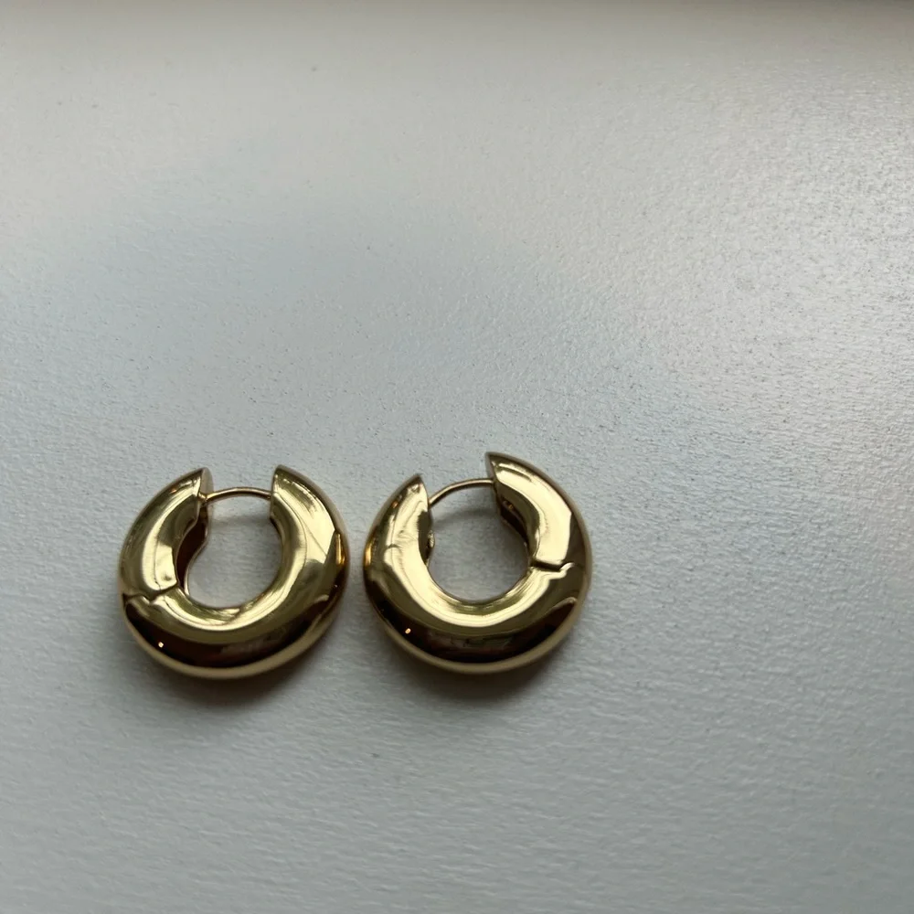 Elegant Gold Hoop Earrings - Picture 2 of 3